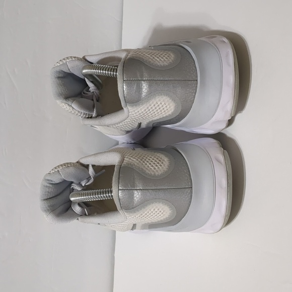 Women’s Nike Renew size 9.5 running shoes white and silver - Picture 4 of 12